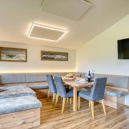 In Neukirchen With Mountain Views Lejlighed