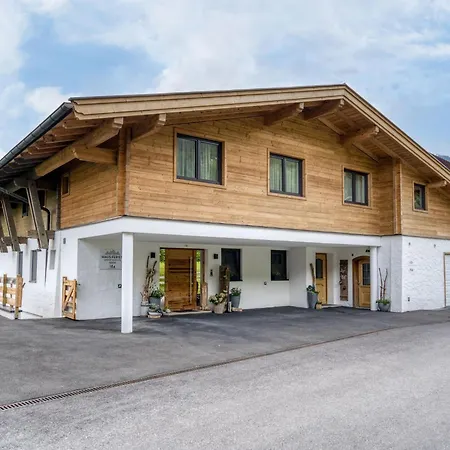 In Neukirchen With Mountain Views Lejlighed