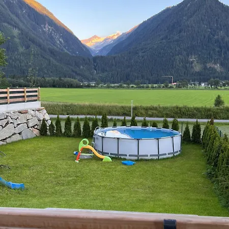 In Neukirchen With Mountain Views Lejlighed